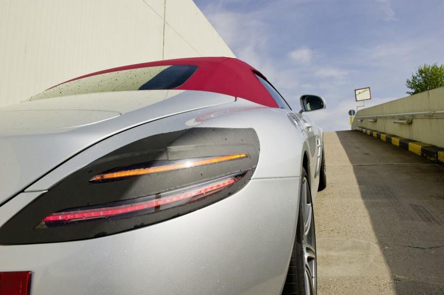  Mercedes-Benz SLS AMG Roadster 2012 года  (фото 117 из 198)